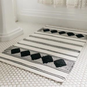 NWOT Caravan Diamond Woven Rug